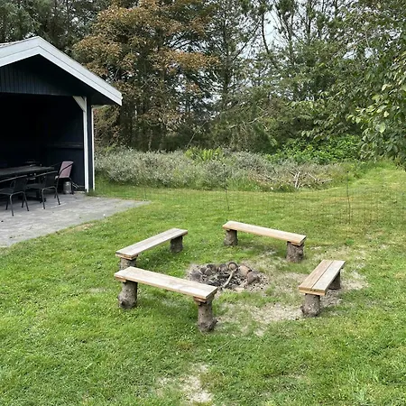 Classic Summer House Near Ferienhaus Løkken